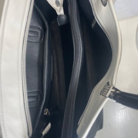 Cameleon Calypso Concealed Carry Purse - Picture 8 of 10